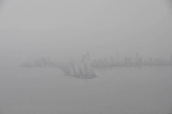 Em meio à neblina, aparece Cartagena, na Colômbia. Depois de tanto tempo, estamos de volta à América do Sul!